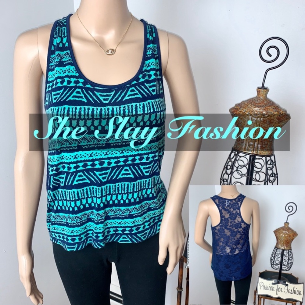🌸Ambiance Apparel printed/lace top🌸